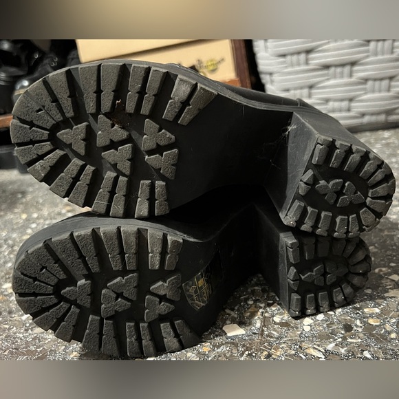 DIVIDED: Goth/alternative/edgy short length boots - Picture 7 of 8